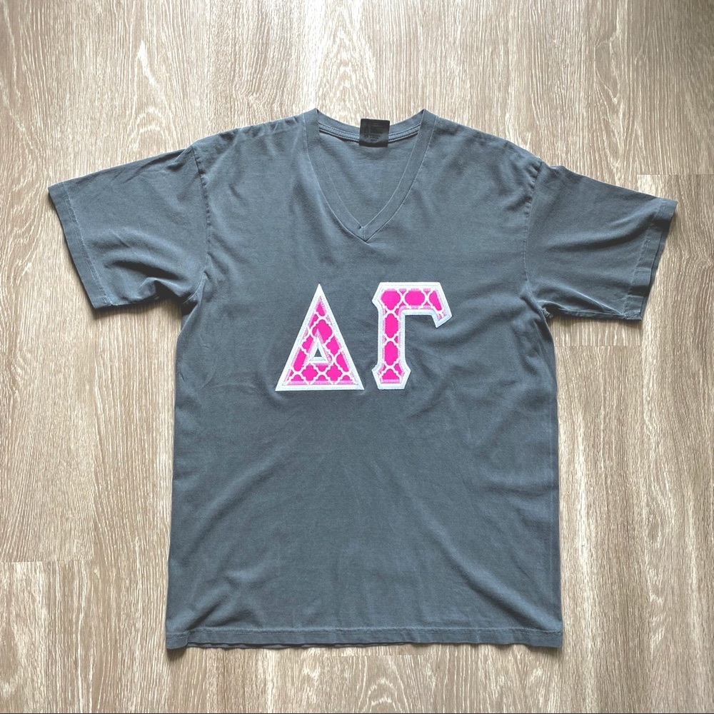 Delta Gamma V-Neck T-Shirt Sz Medium